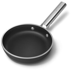 Smeg Pánev s keramickým nepřilnavým povrchem, ∅ 20 cm, matná černá FPF2002BLM obraz