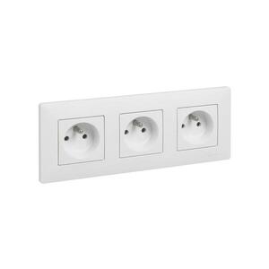 Legrand - Trojitá zásuvka domovní s rámečkem NILOE STEP 250V bílá LR0062+LR0049+LR0049+LR0049 obraz
