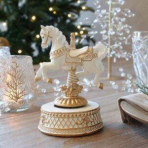 Krémová sntik hudební skříňka Noël s koníkem – 12*11*17, 5 cm 52097819 obraz