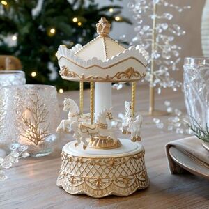 Krémová antik hudební skříňka Noël kolotoč s koníky – Ø 13*23 cm 52097919 obraz