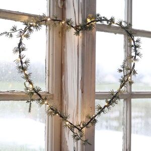 Zelený věnec Fleur ve tvaru srdce s jehličím a se 25 LED světýlky – 30*4*32 cm/ 3AA 39128021 obraz