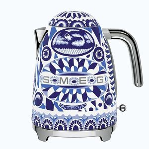Smeg Dolce&Gabbana Rychlovarná konvice Blu Mediterraneo, 1, 7 l KLF03DGBEU obraz